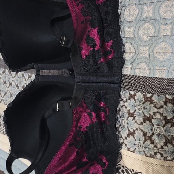 NWOT..Chic Lace Overlay Bra in Black and Purple - Picture 2 of 4